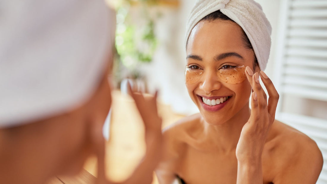 cernes autour des yeux avec patch sur femme métisse qui sort de la douche