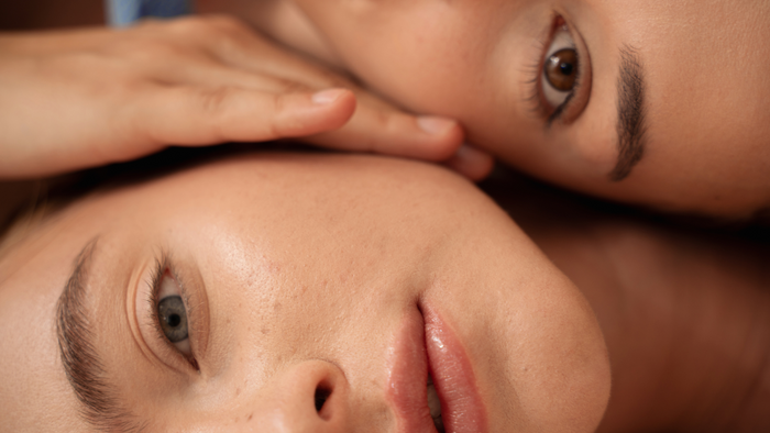 L’effet “no makeup” : le secret des célébrités pour une peau radieuse sans fond de teint