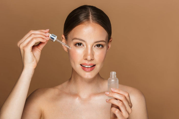 Skin longevity : pourquoi la longévité de la peau remplace l'anti-âge